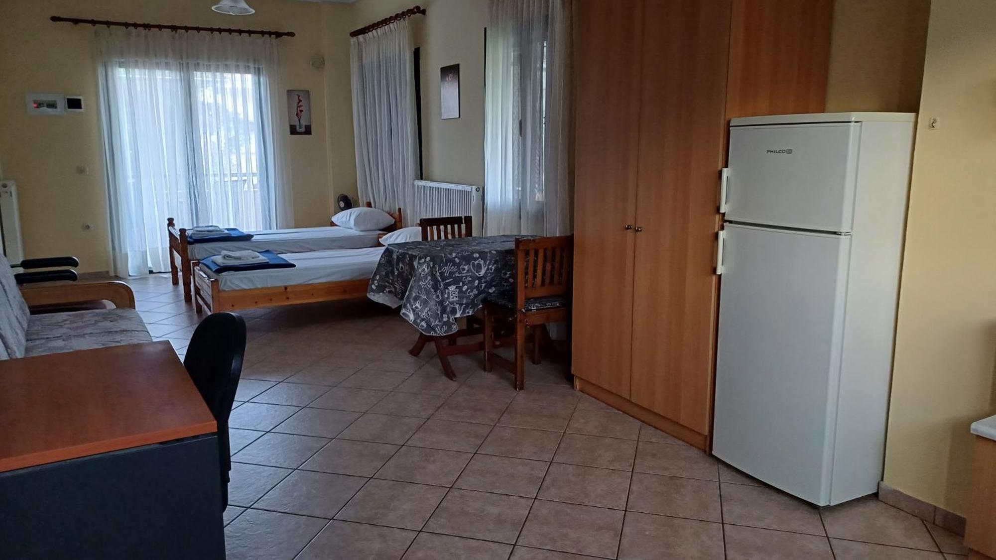 Studio Apartments Eirini Pyrgi Thermis Екстер'єр фото